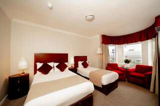 Отель White Sands Hotel Портмарнок Трехместный номер (1 двуспальная и 1 односпальная кровать)-2