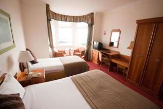 Отель White Sands Hotel Портмарнок Трехместный номер (1 двуспальная и 1 односпальная кровать)-6